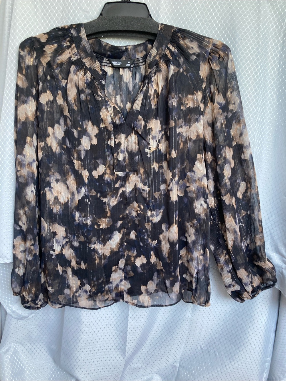 Simply Vera Vera Wang abstract print blouse with metallic thin stripes size XL